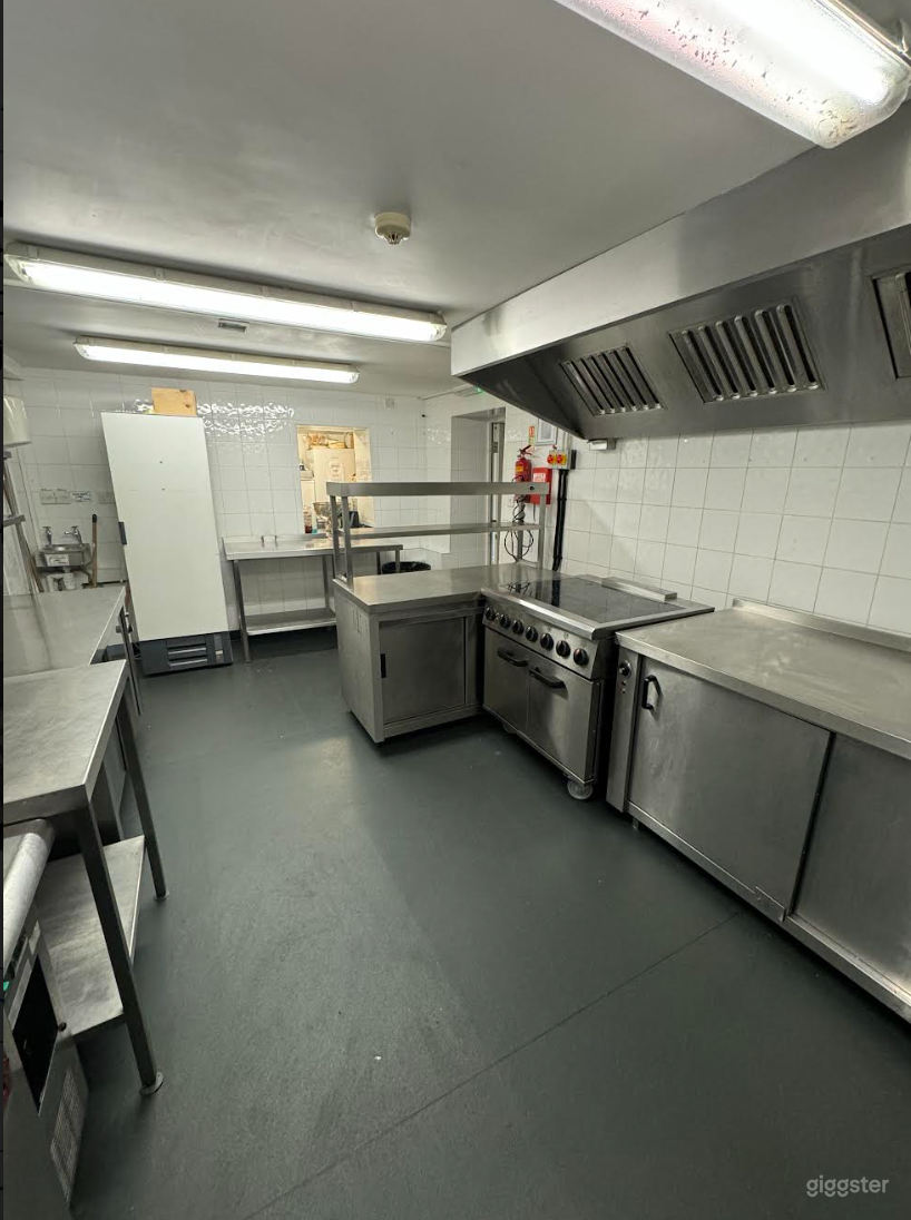 Indoor Kitchen for Filming and Photoshoots Photo 3