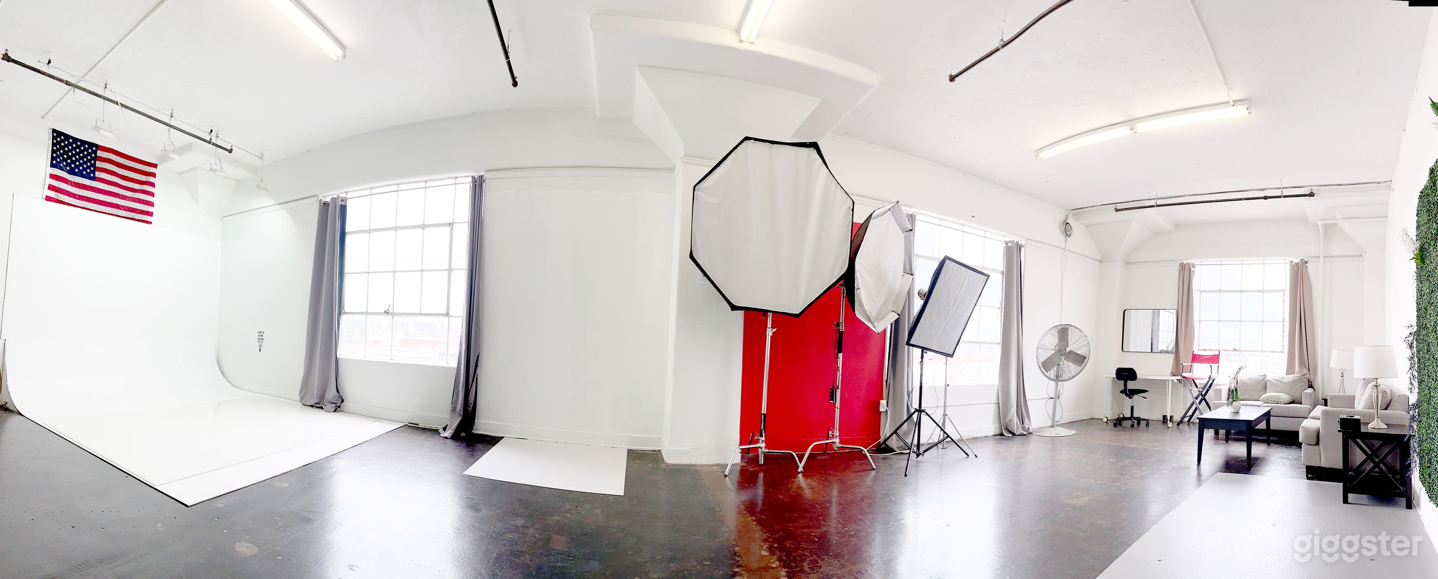 Beautiful Spacious Studio With Multiple Backdrops  Photo 4
