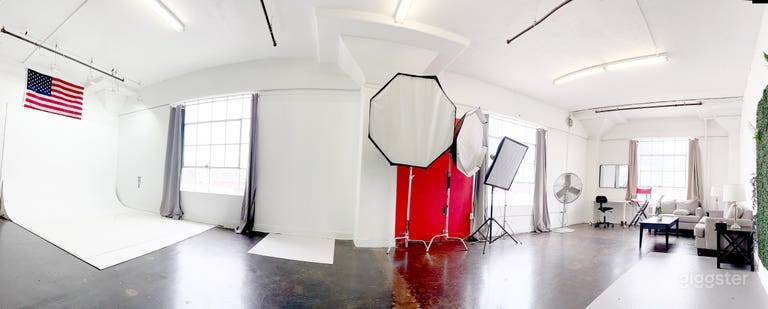  Beautiful Spacious Studio With Multiple Backdrops  