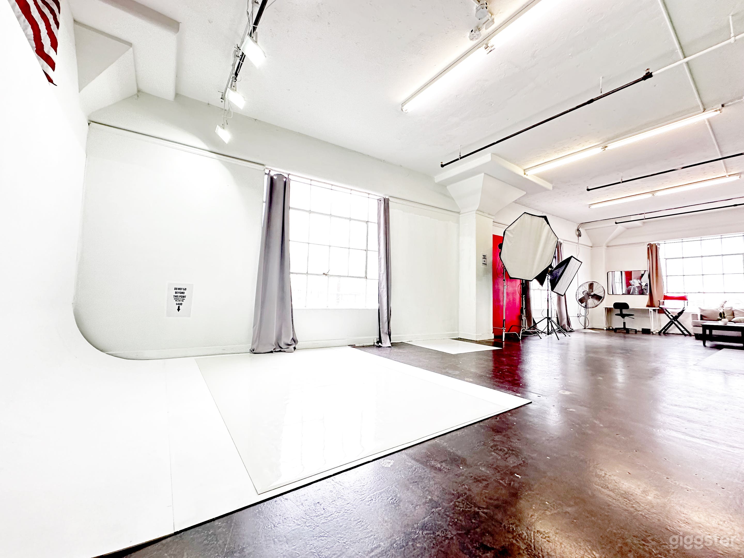 Beautiful Spacious Studio With Multiple Backdrops  Photo 1