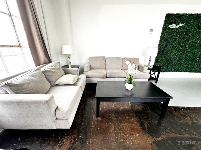  Beautiful Spacious Studio With Multiple Backdrops  