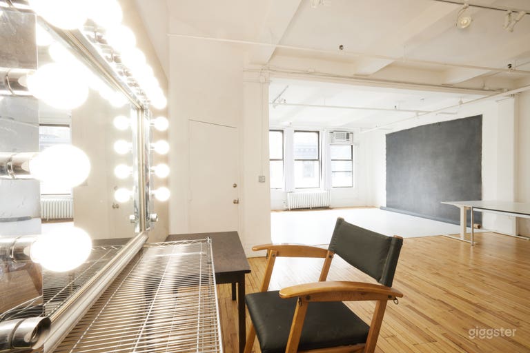  Photo Studio w/ North Daylight + Cyc Wall 