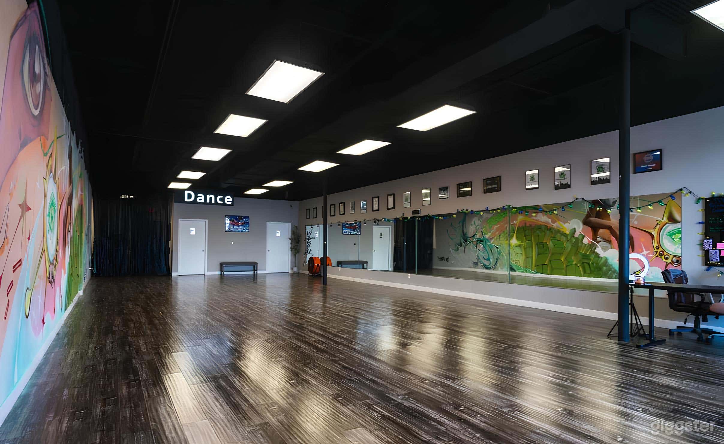 Sunlit, Spacious Studio for Dance, Fitness & Creative Use Photo 4