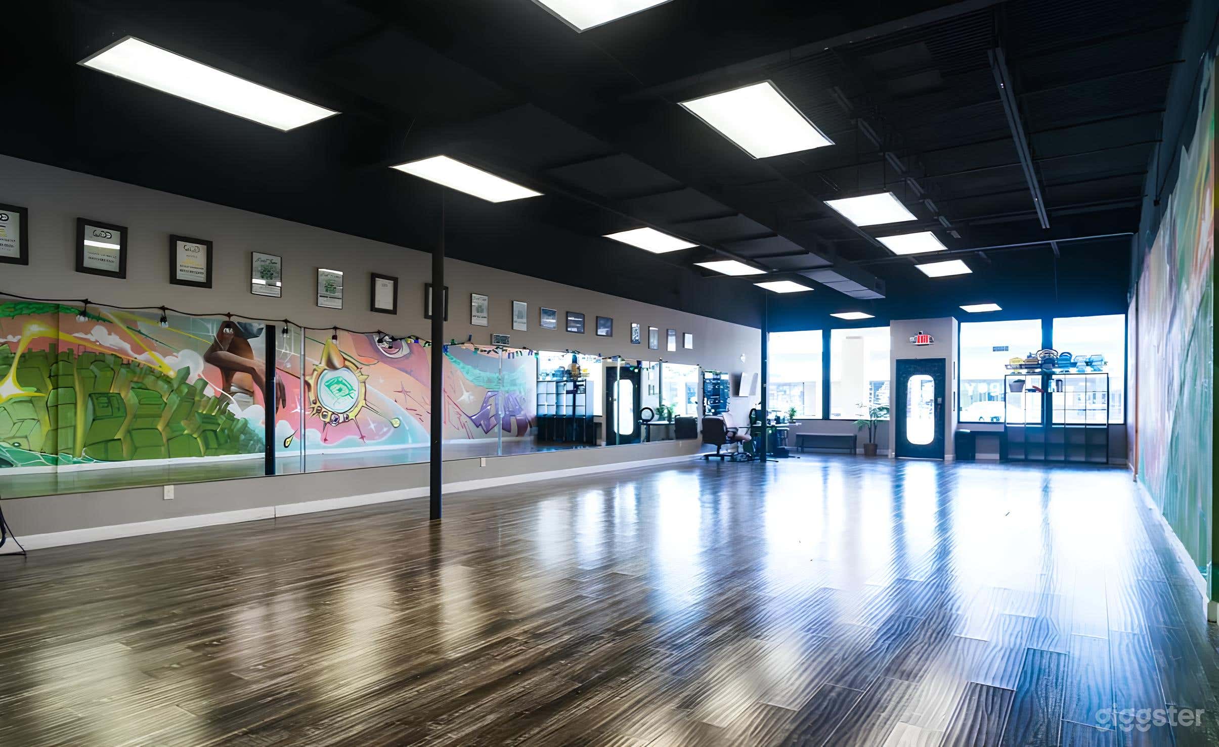 Sunlit, Spacious Studio for Dance, Fitness & Creative Use Photo 2