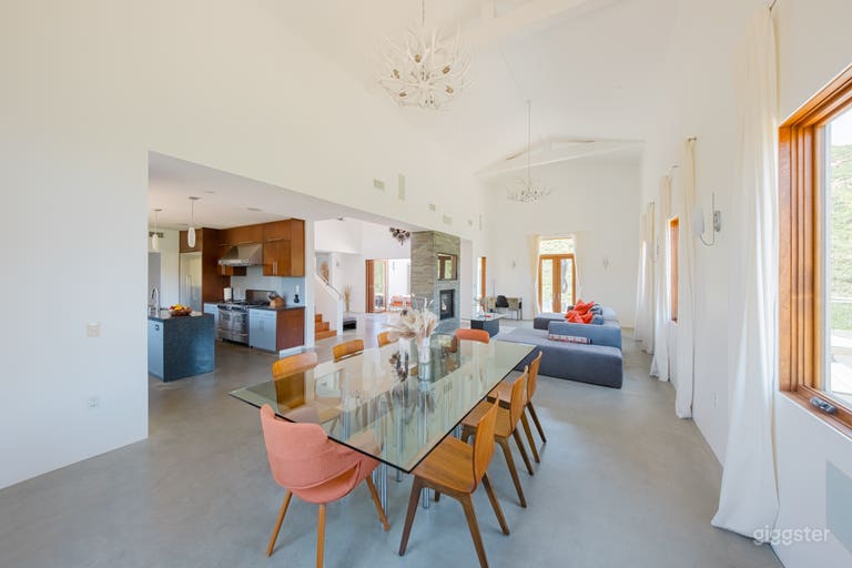  AGOURA MAJESTIC MOUNTAIN RETREAT 