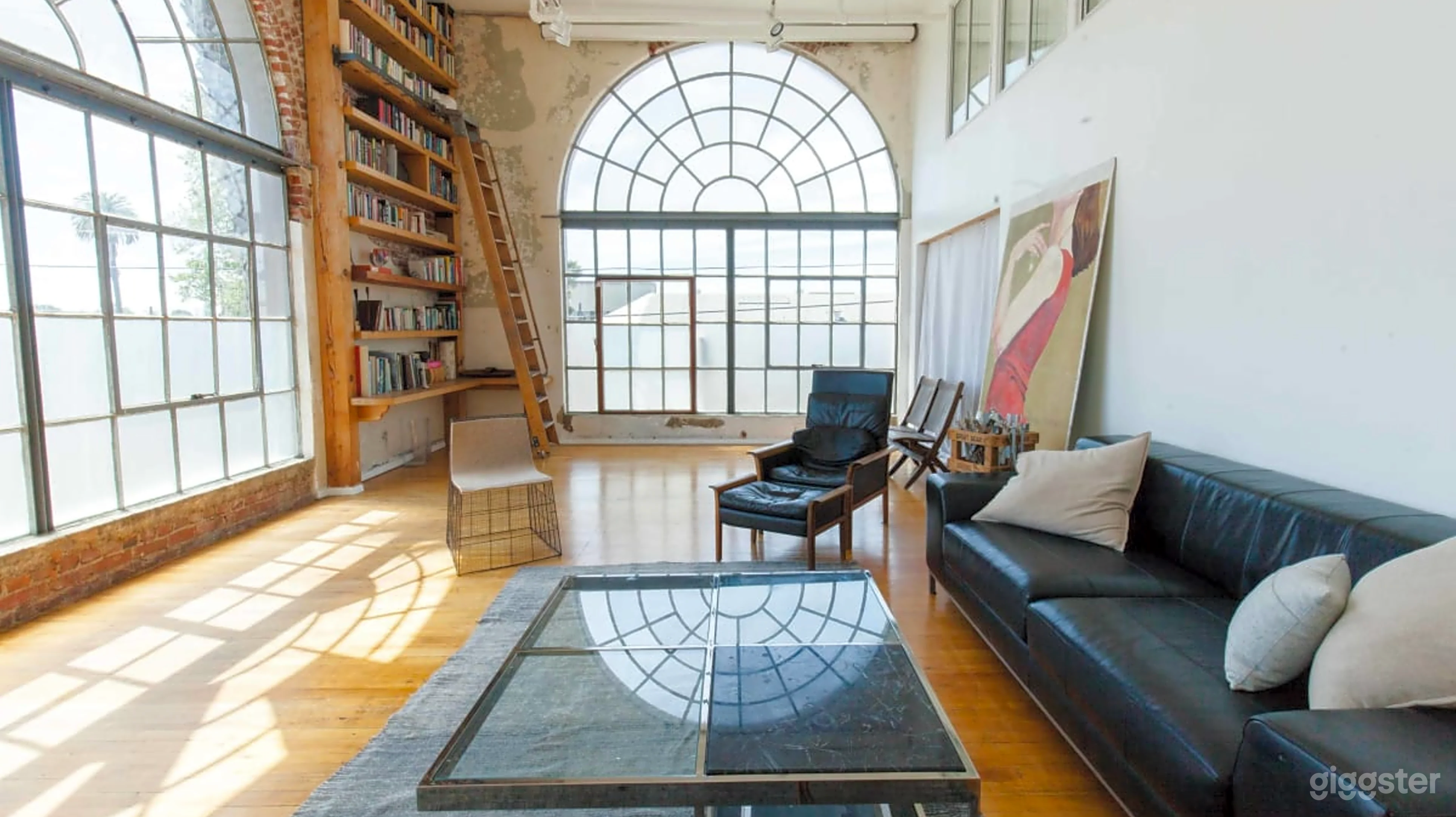 Enormous Sun Soaked Urban Loft Photo 3