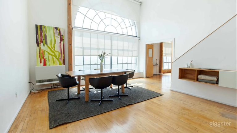  Enormous Sun Soaked Urban Loft 