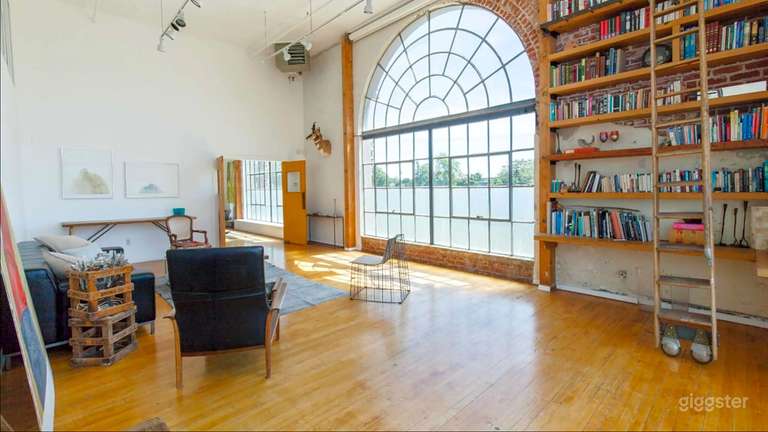  Enormous Sun Soaked Urban Loft 