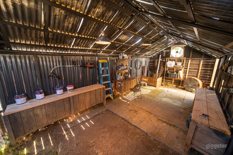  Entire Vintage House with porch and garage 