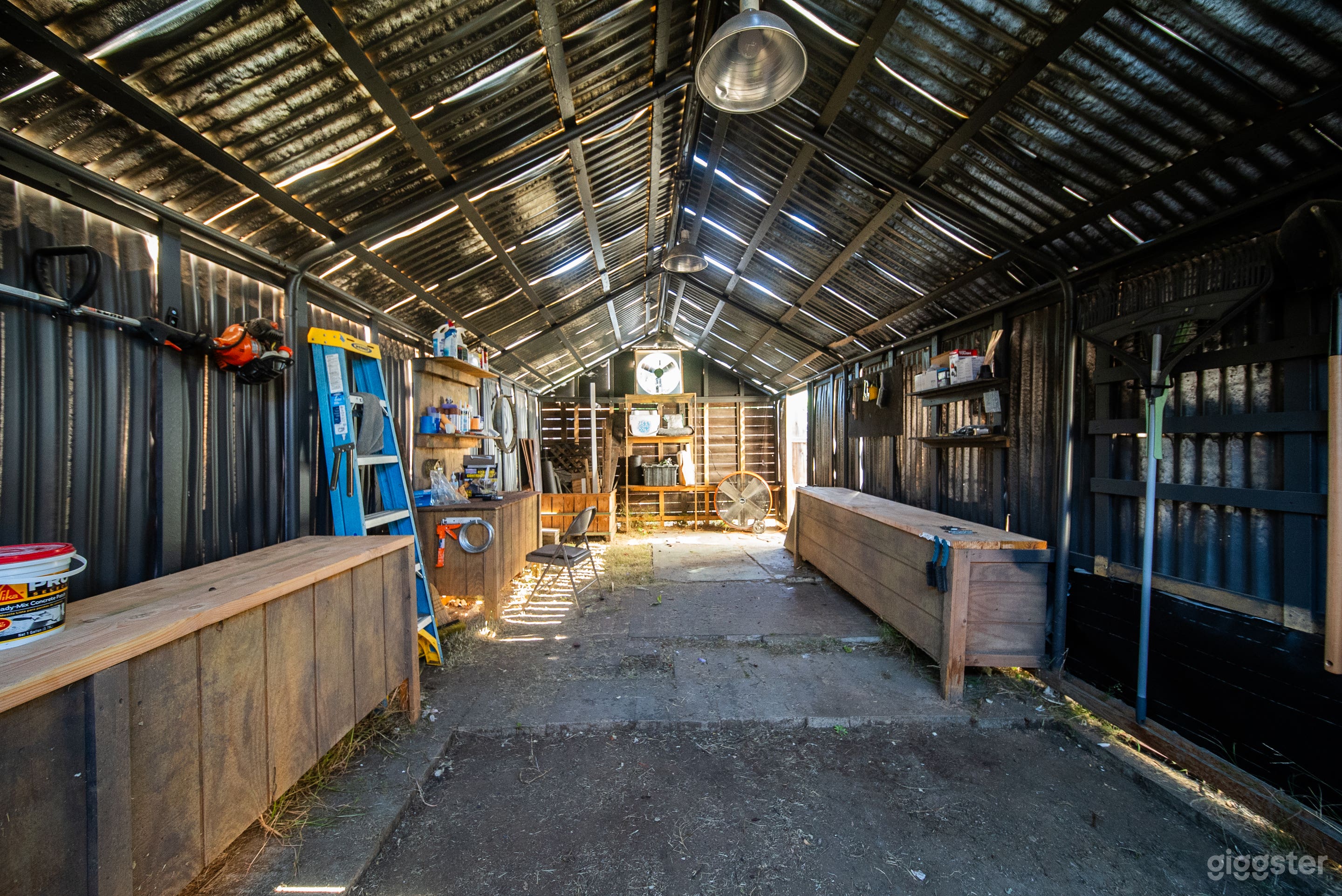 Garage/Shed/Warehouse in backyard