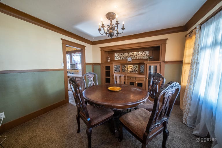  Entire Vintage House with porch and garage 