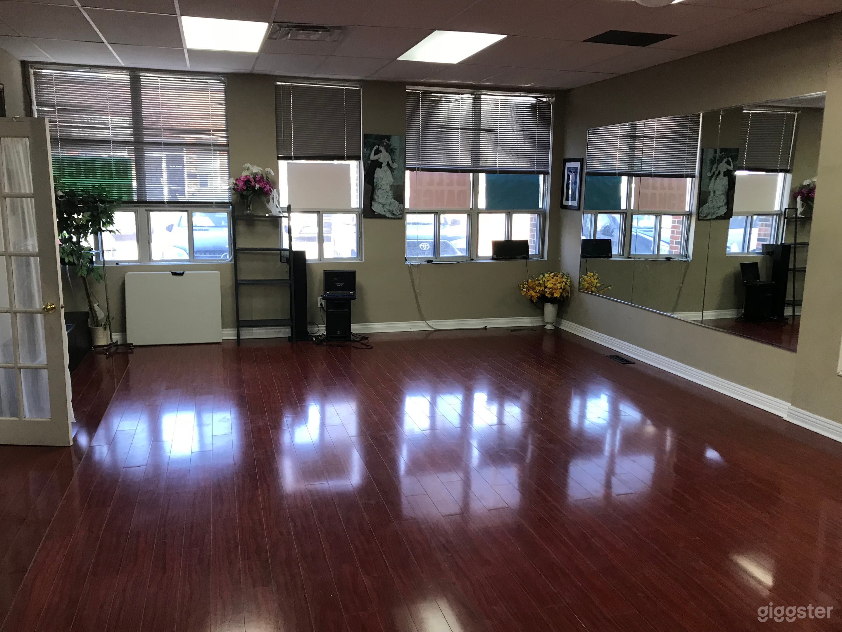 Dance Studio Floor Space Photo 3