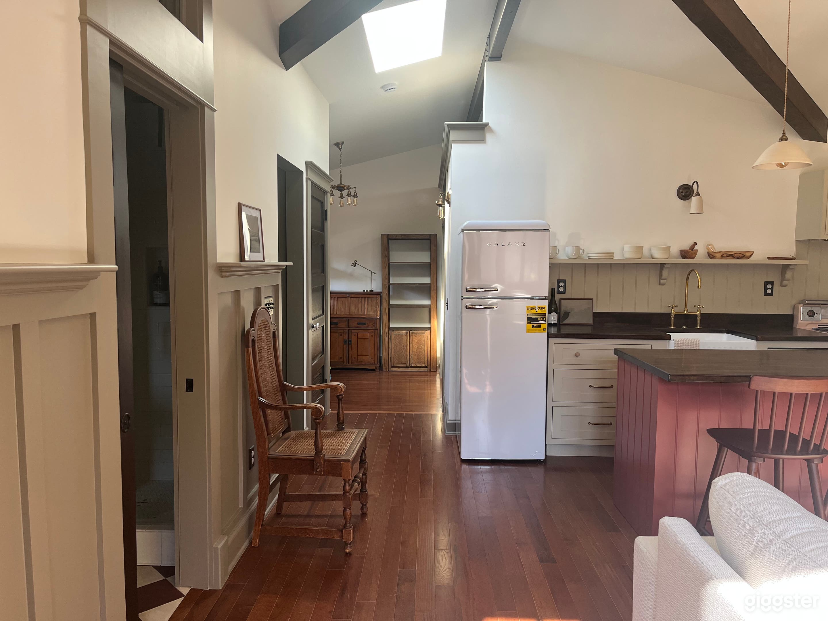 Craftsman Old Towne Orange: Fully Furnished Photo 2