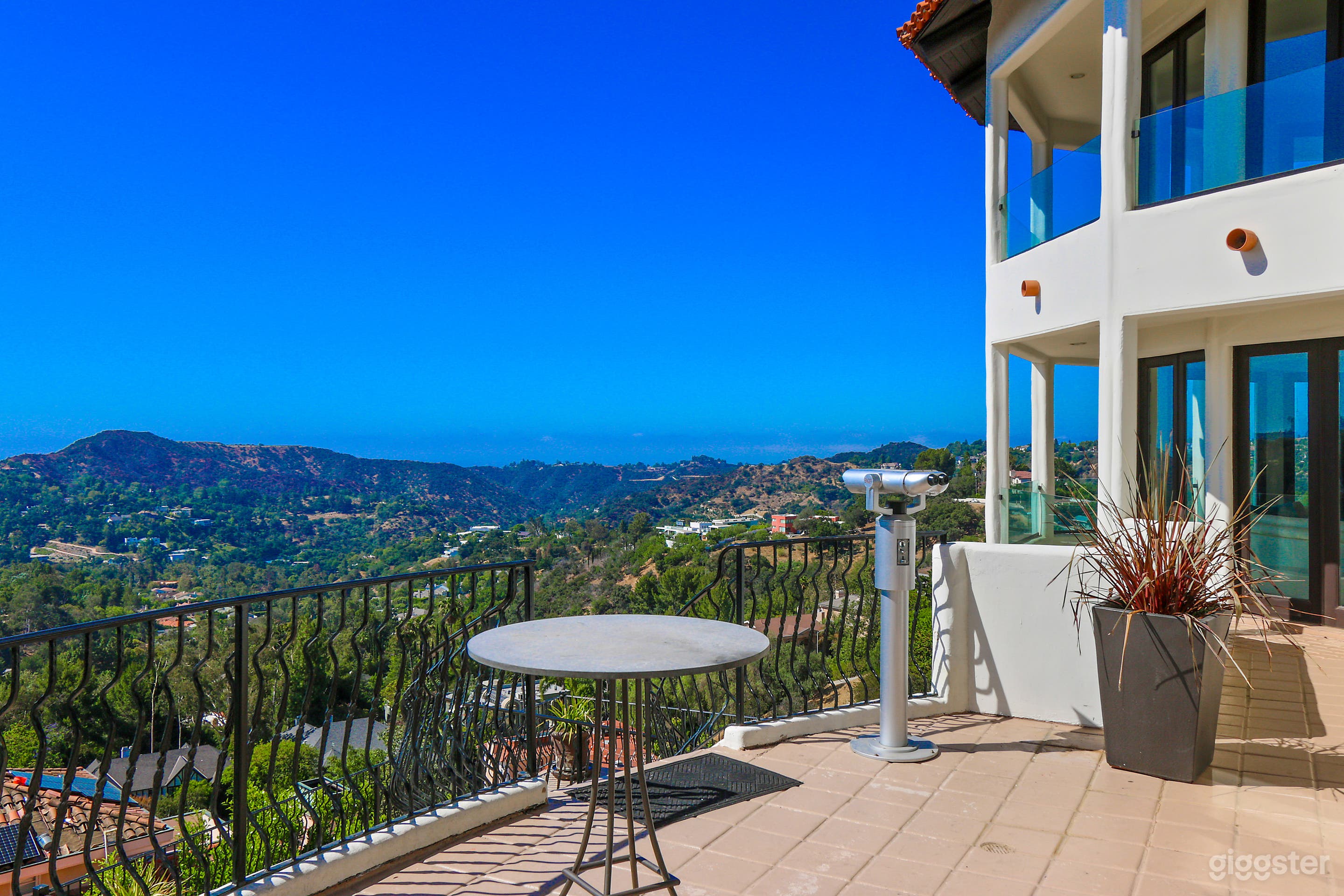 Beverly Hills Spanish Villa Photo 4