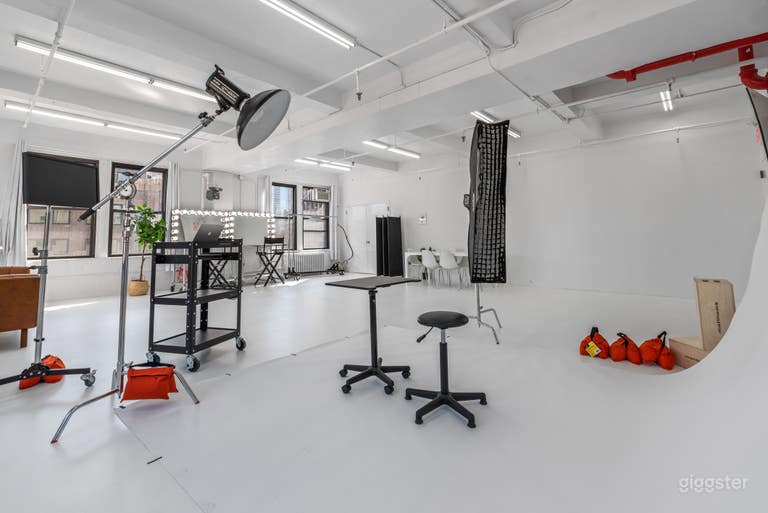  Midtown Daylight 1000sqft Empire State Views (Production) 