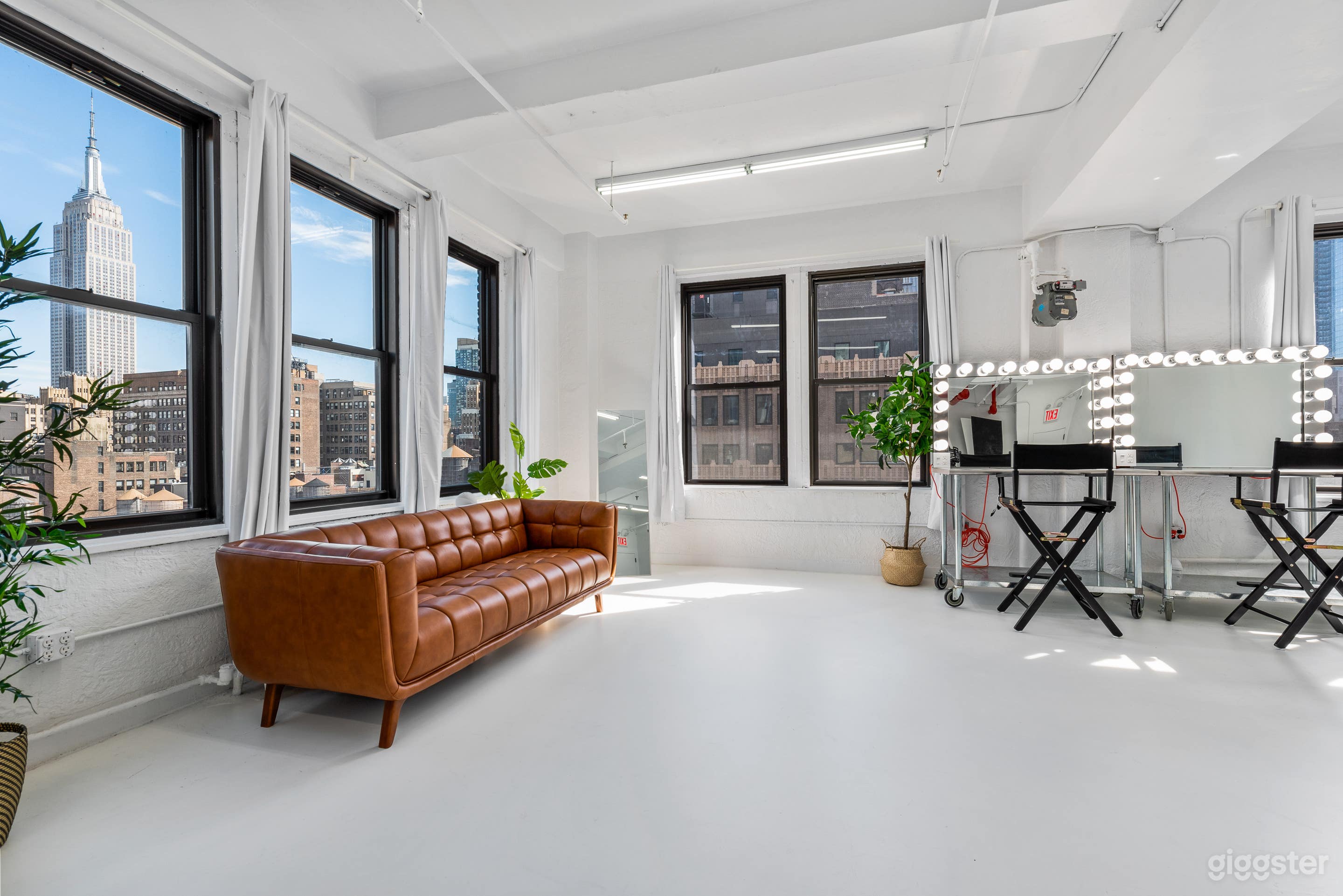 Midtown Daylight 1000sqft Empire State Views (Production) Photo 3