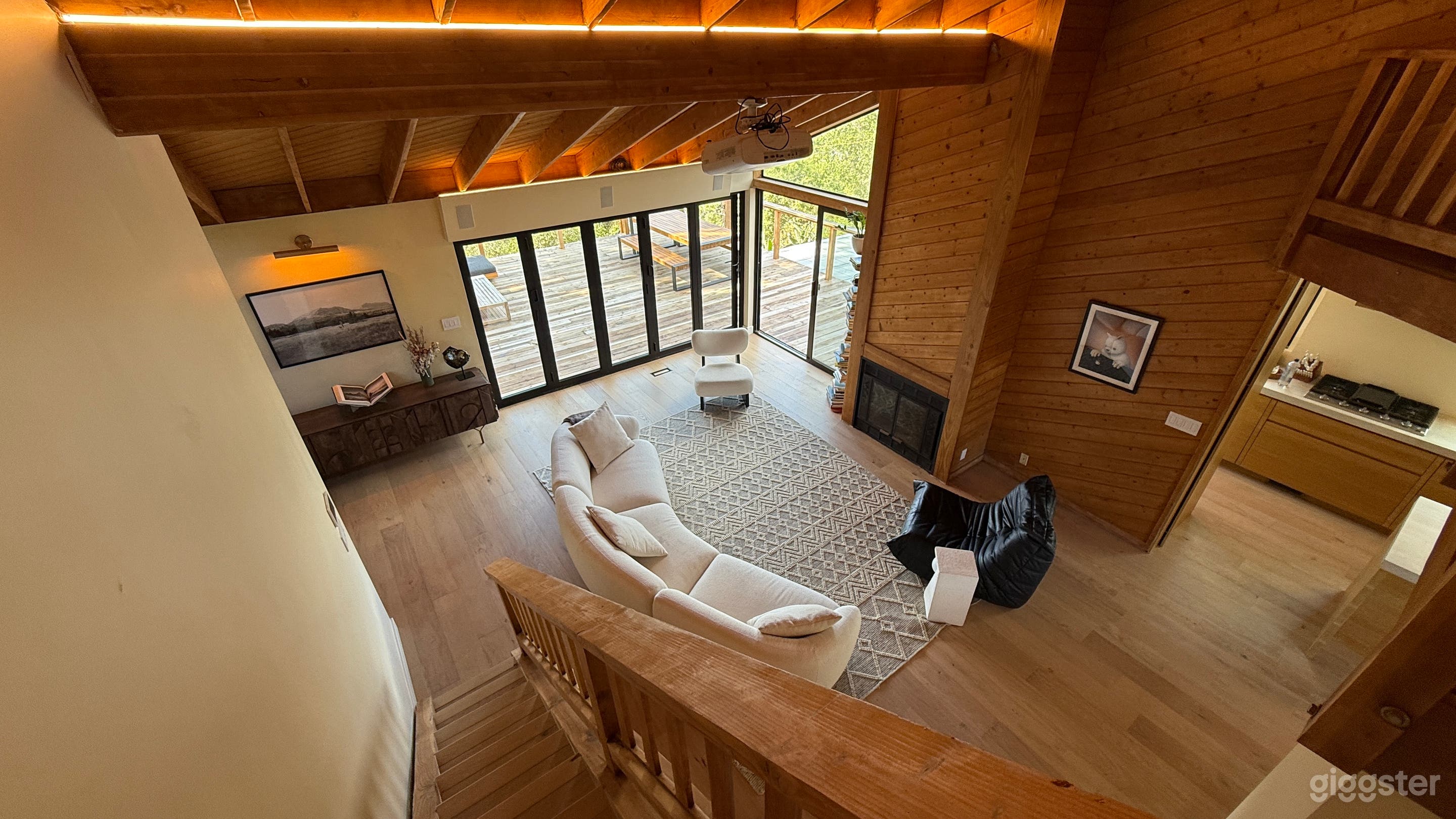 House with breathtaking views and open format Photo 2