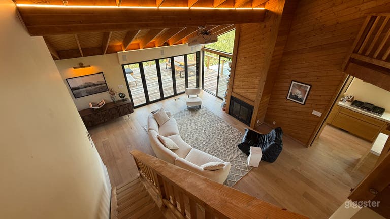  House with breathtaking views and open format 