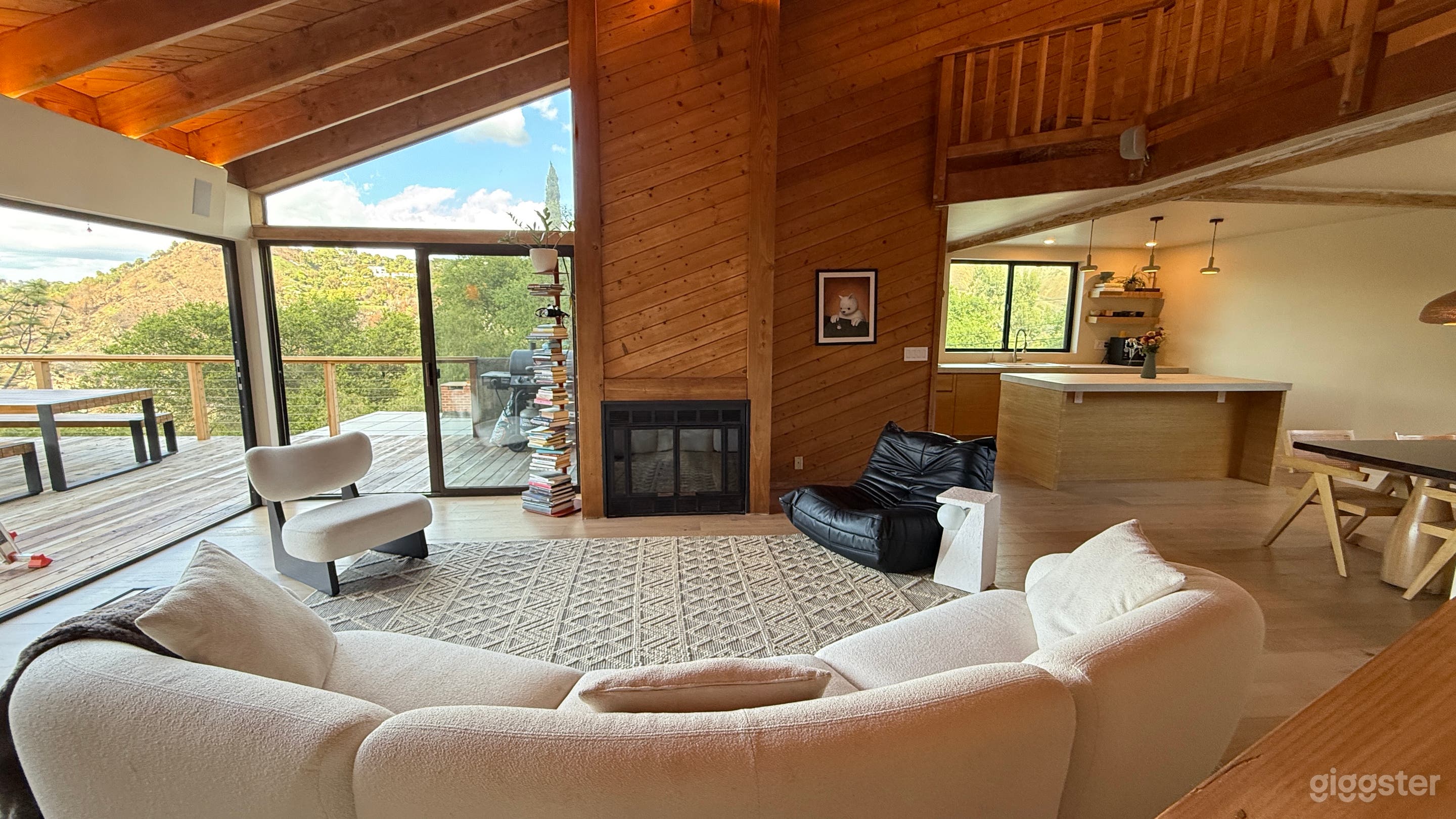 House with breathtaking views and open format Photo 1