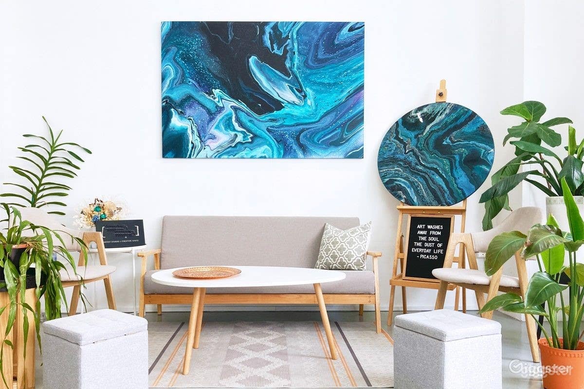 Bright Spacious Open Studio with High Ceiling Photo 1