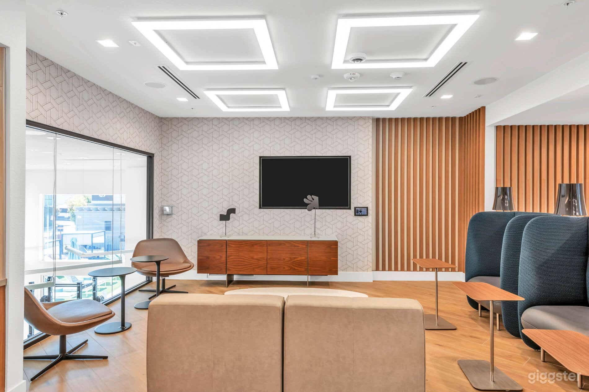 Modern Marina del Rey Vaulted Ceiling Apartment + Loft Photo 2