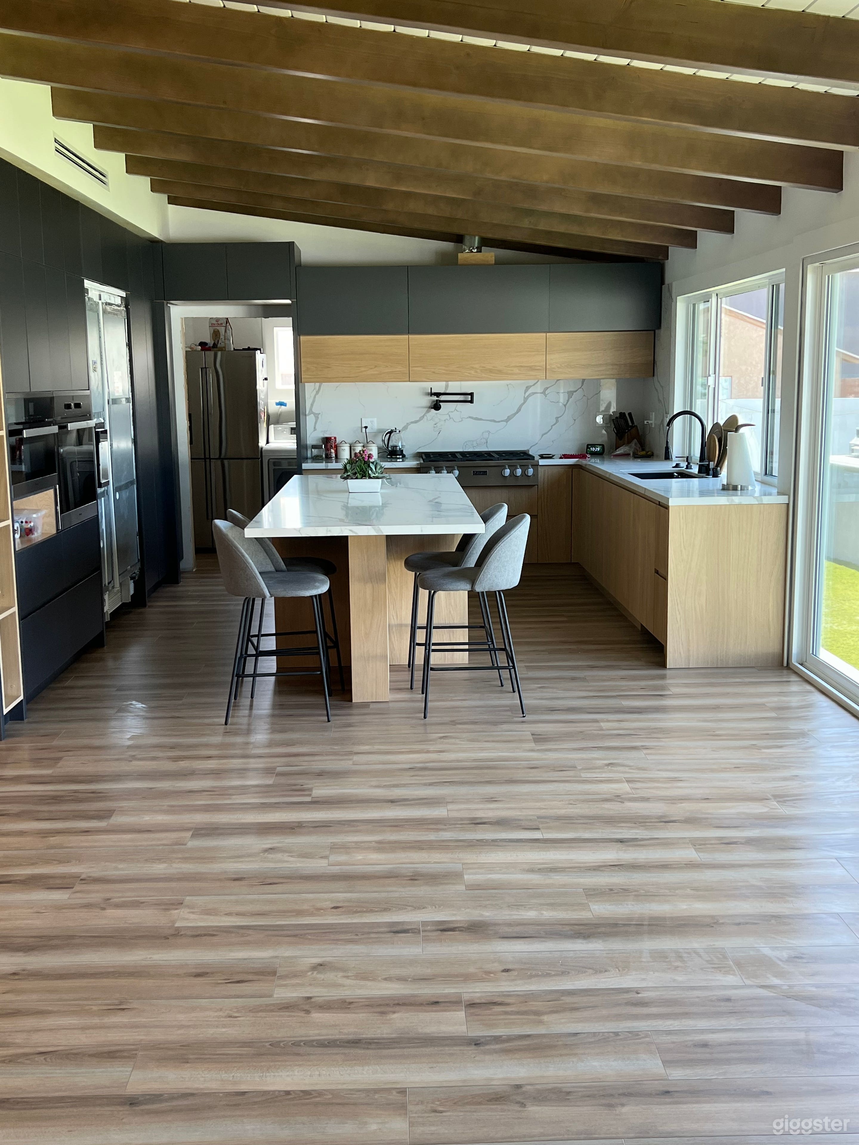 House with Beautiful Huge Backyard  Photo 4