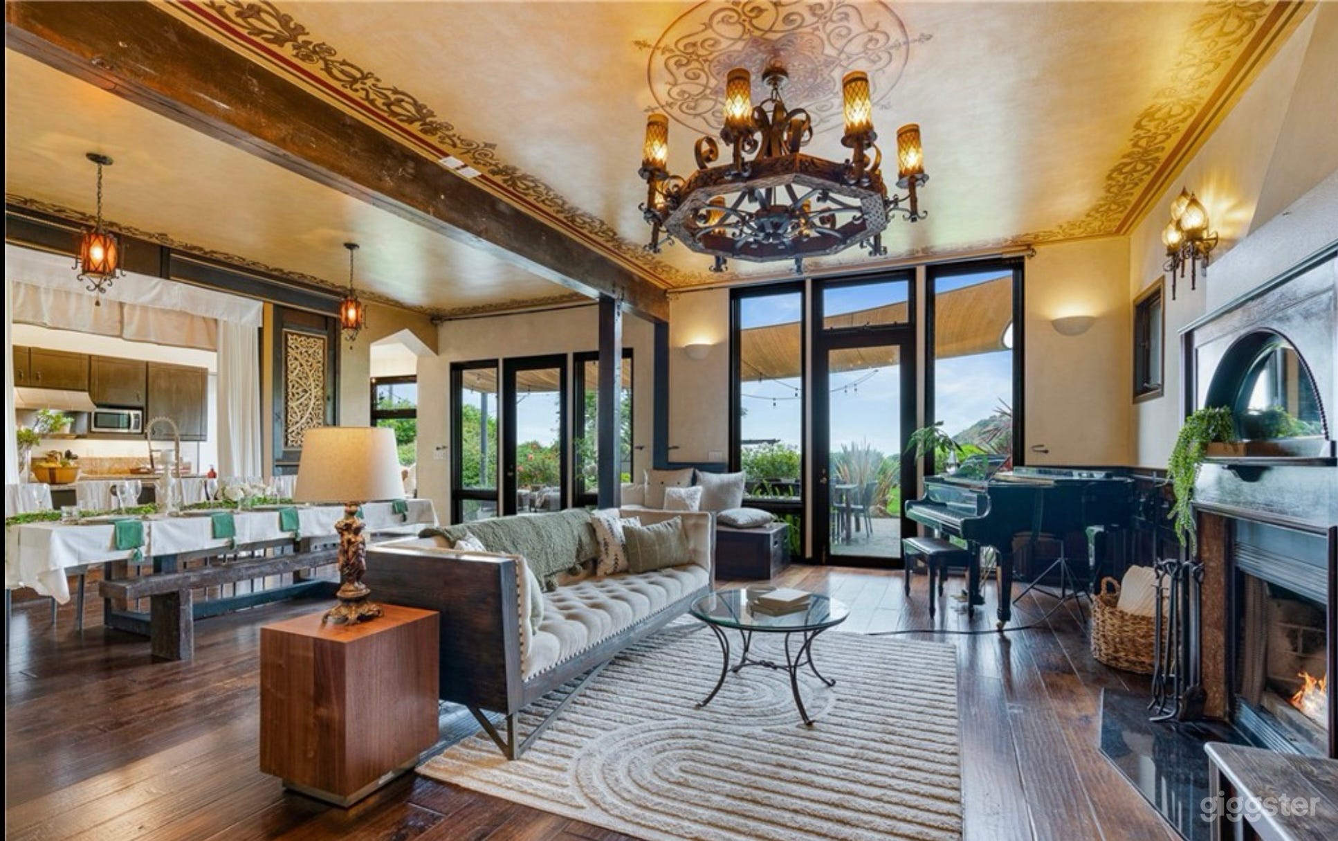 Hollywood Chateau Photo 2