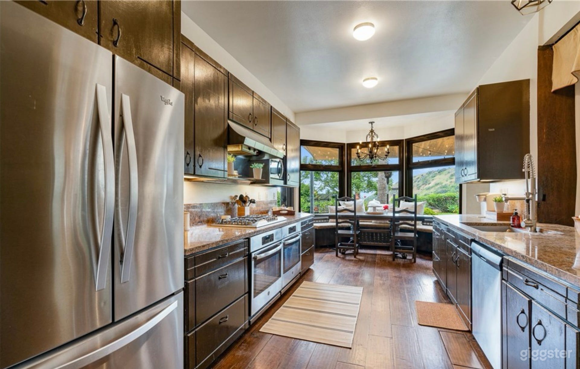 Hollywood Chateau Photo 3