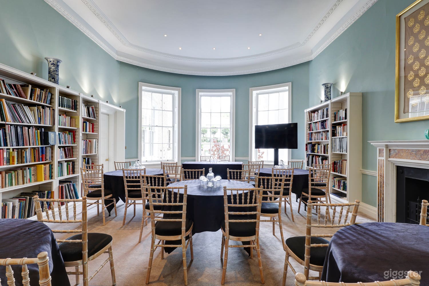 Library - Cabaret Max. 35