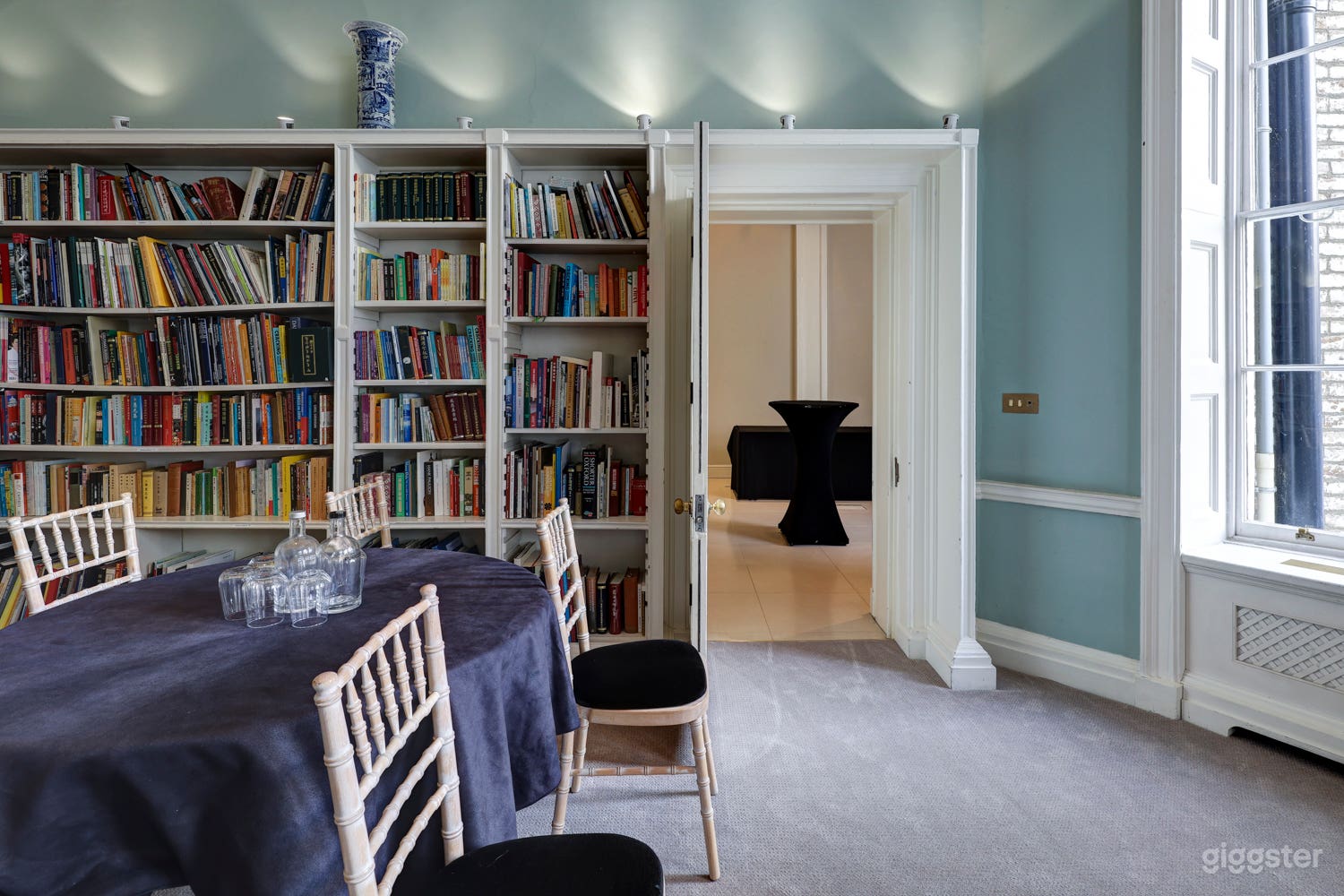 Library - Cabaret Max. 35