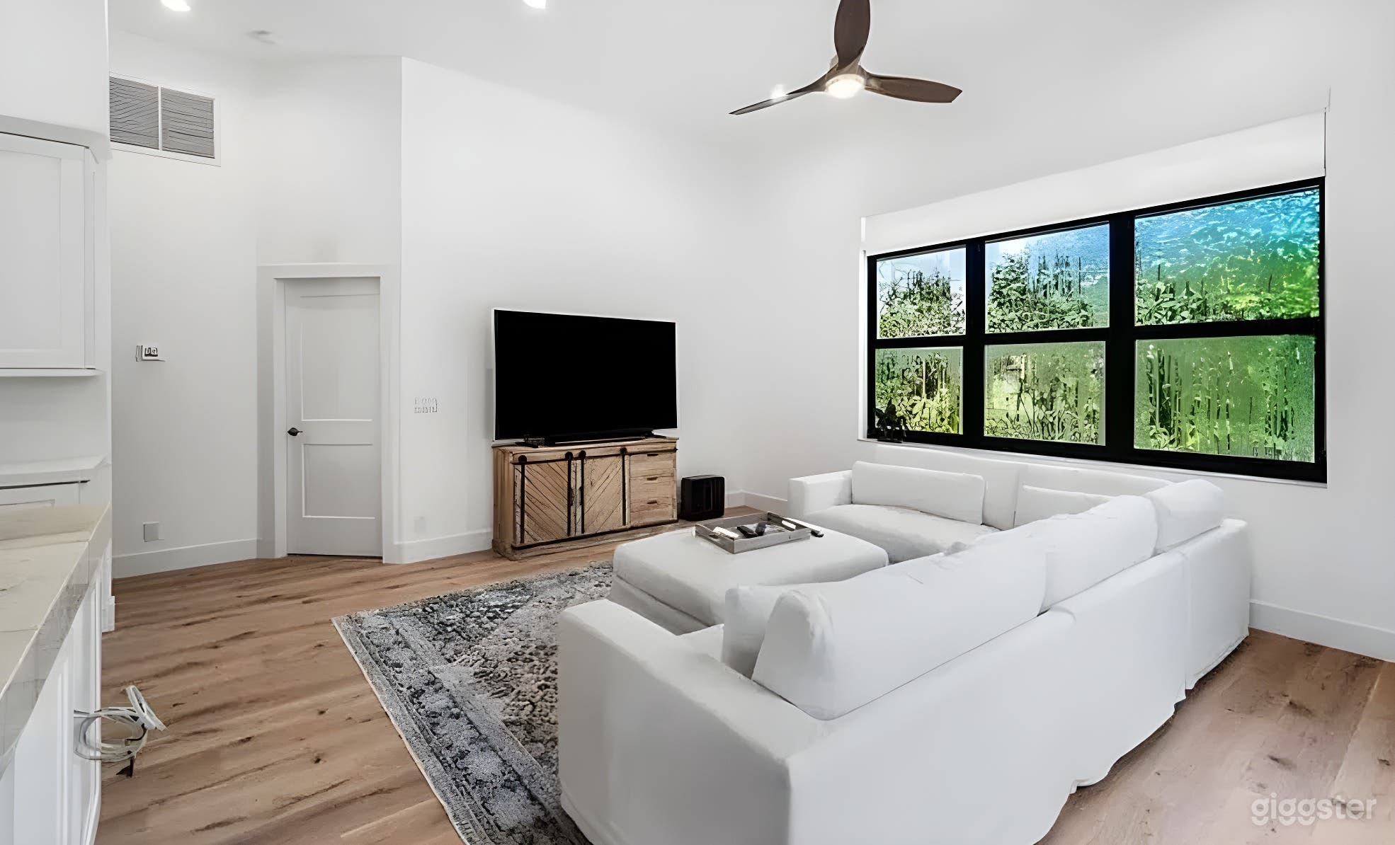 Modern Tropical Villa Photo 2