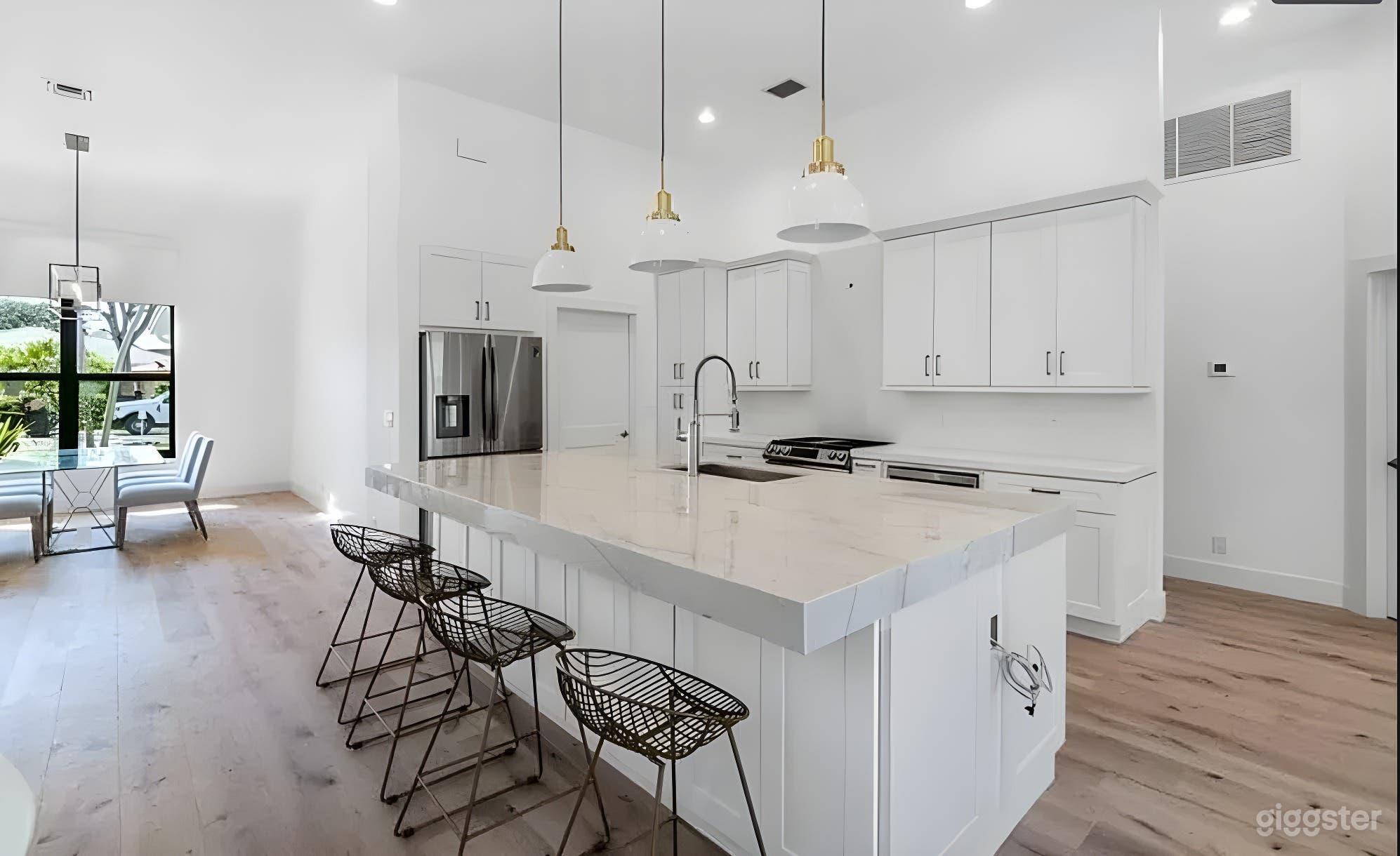 Modern Tropical Villa Photo 4