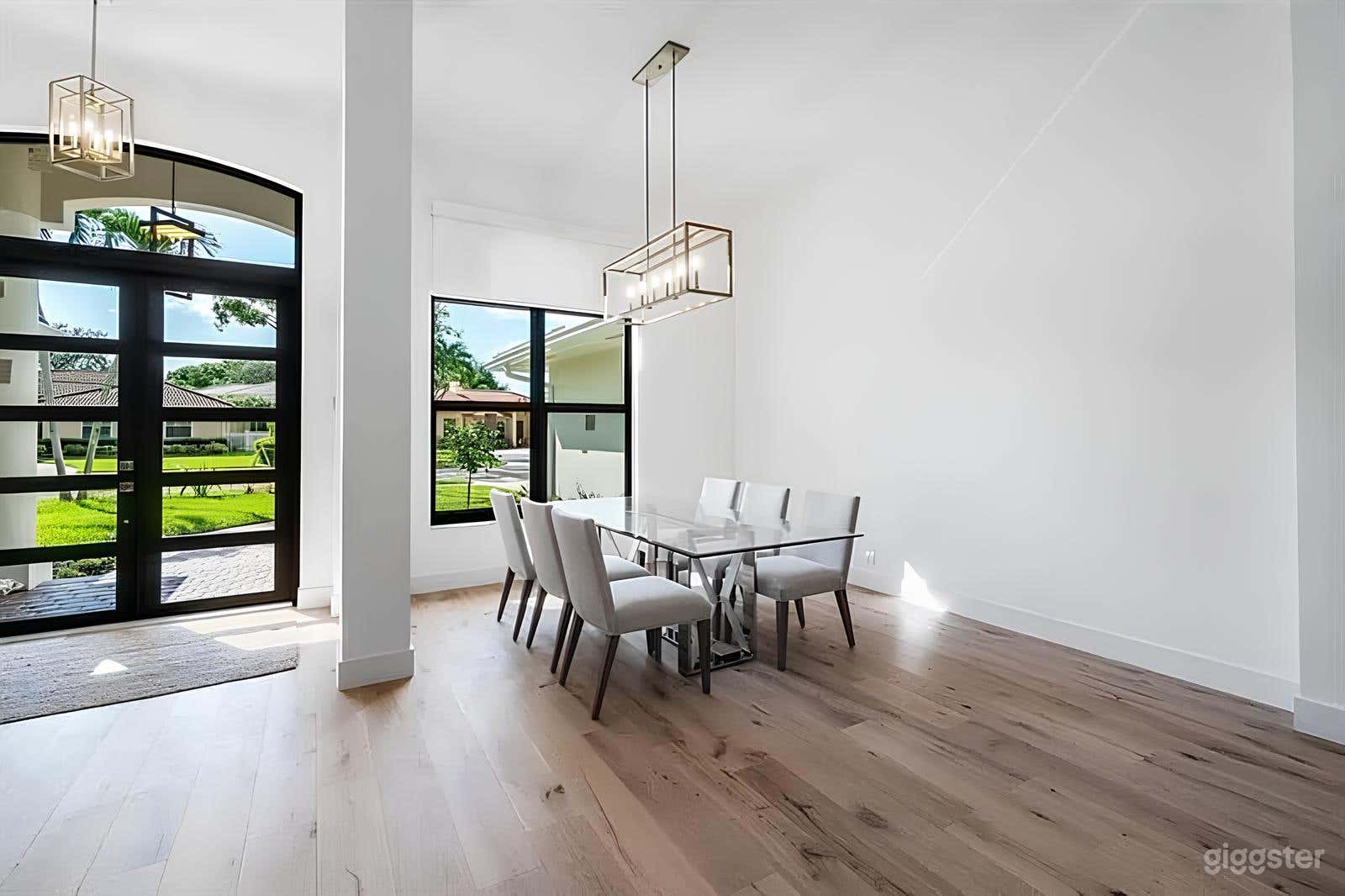 Modern Tropical Villa Photo 1