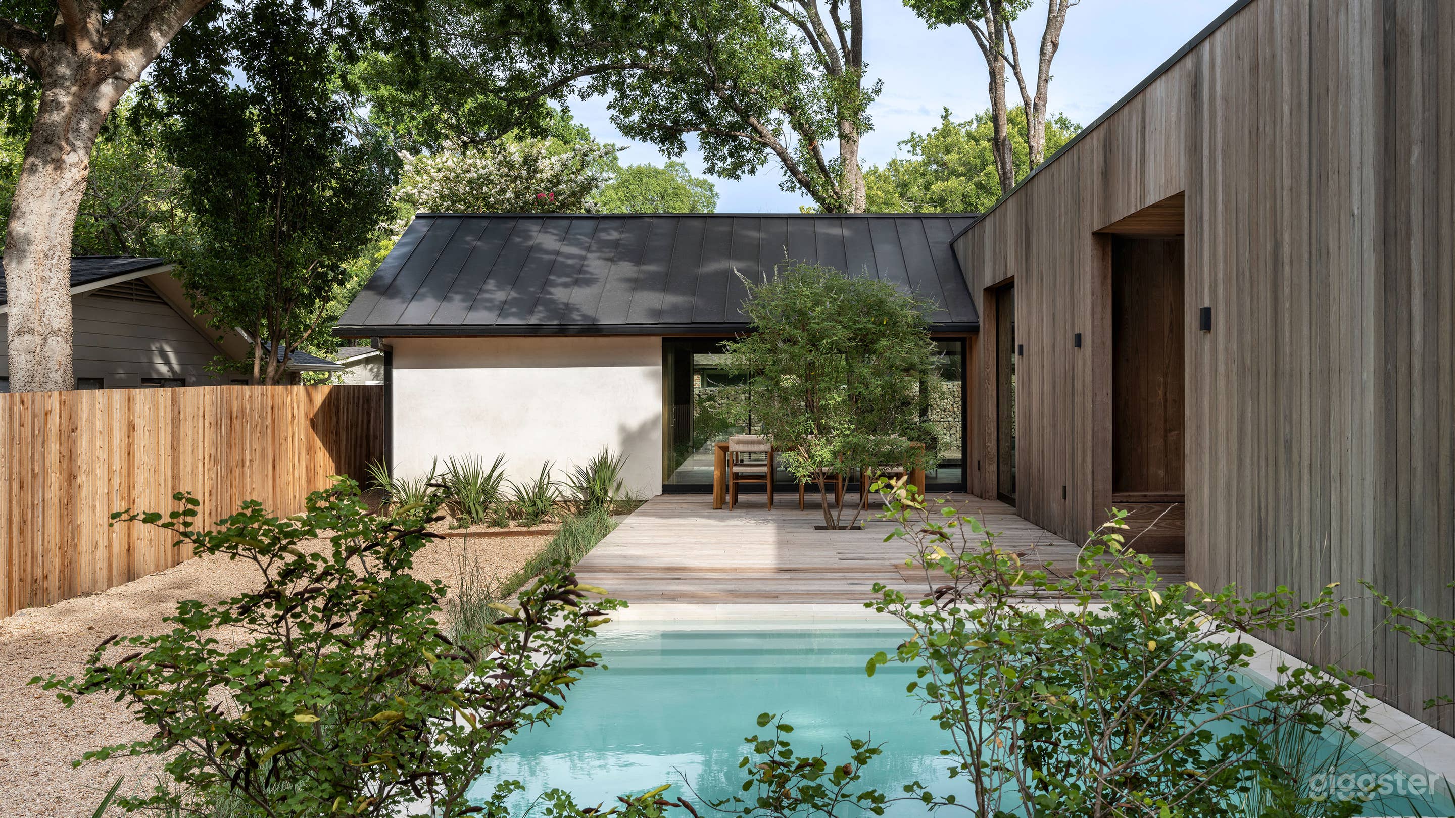 Sustainable modern compound Photo 4