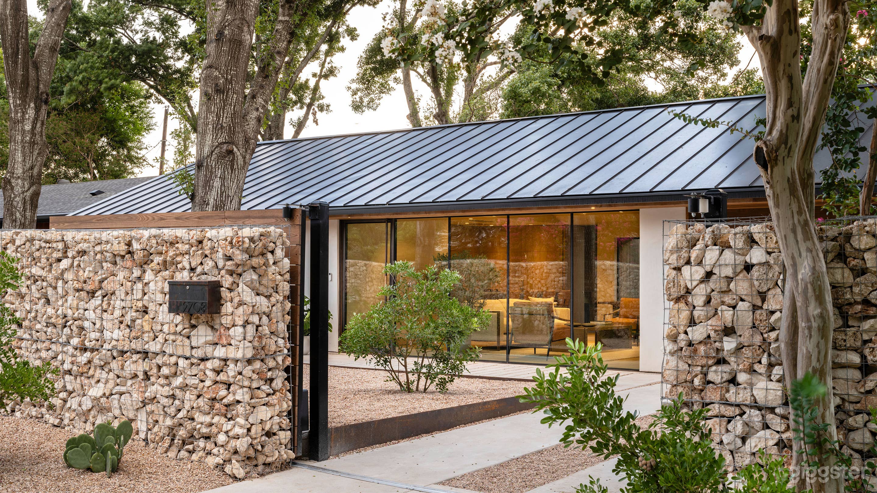 Sustainable modern compound Photo 3