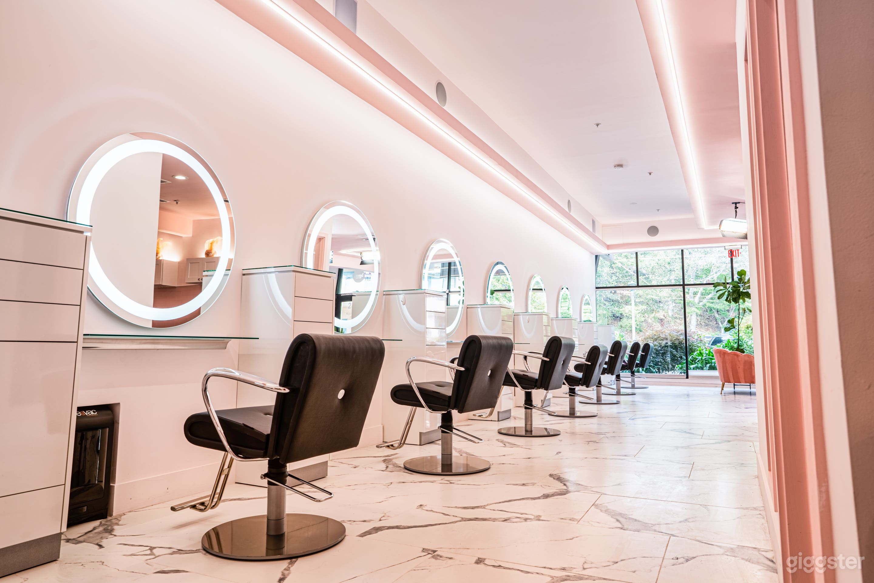 Modern Salon in San Mateo Photo 4