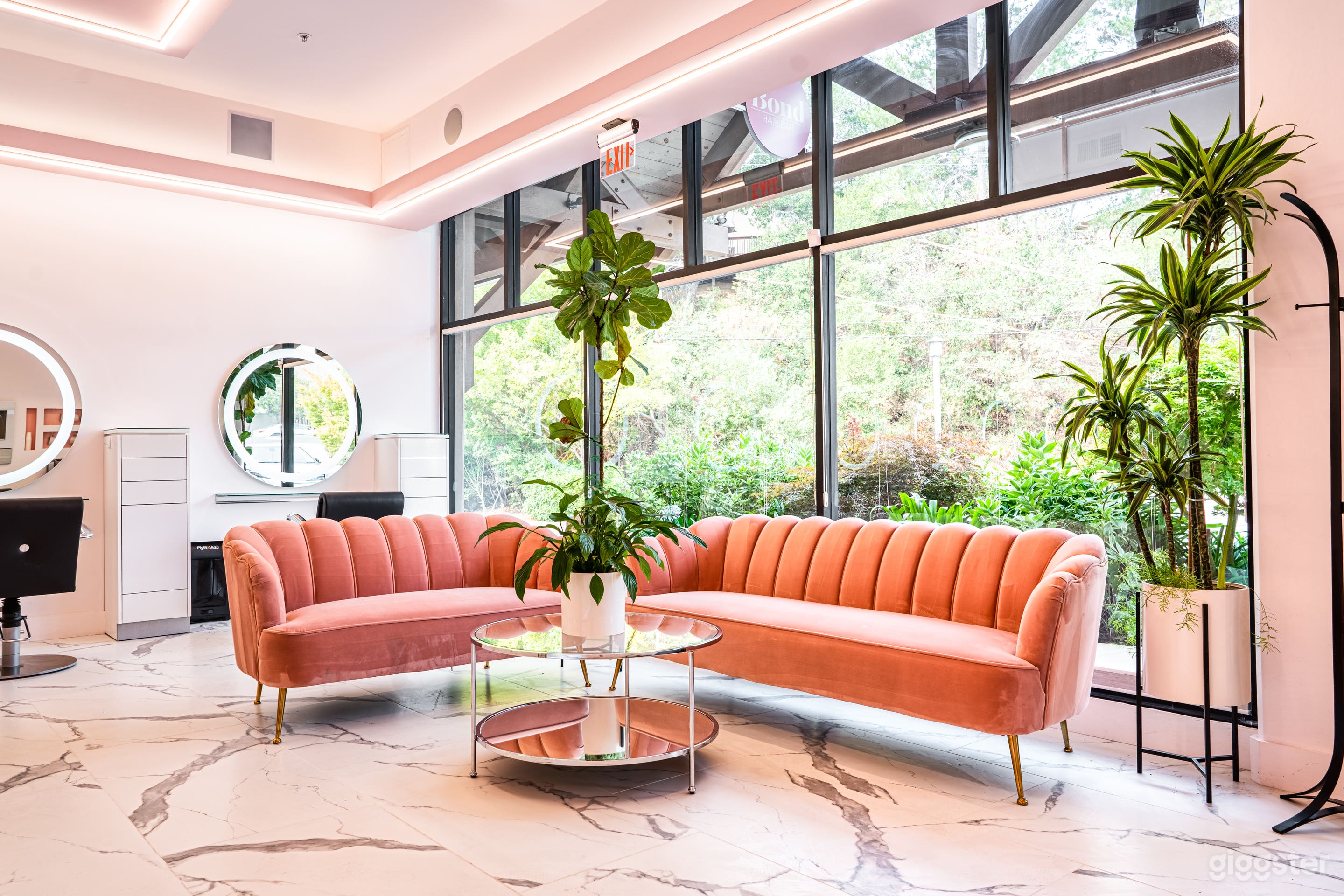 Modern Salon in San Mateo Photo 2