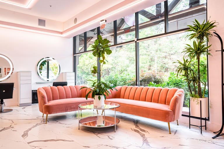  Modern Salon in San Mateo 