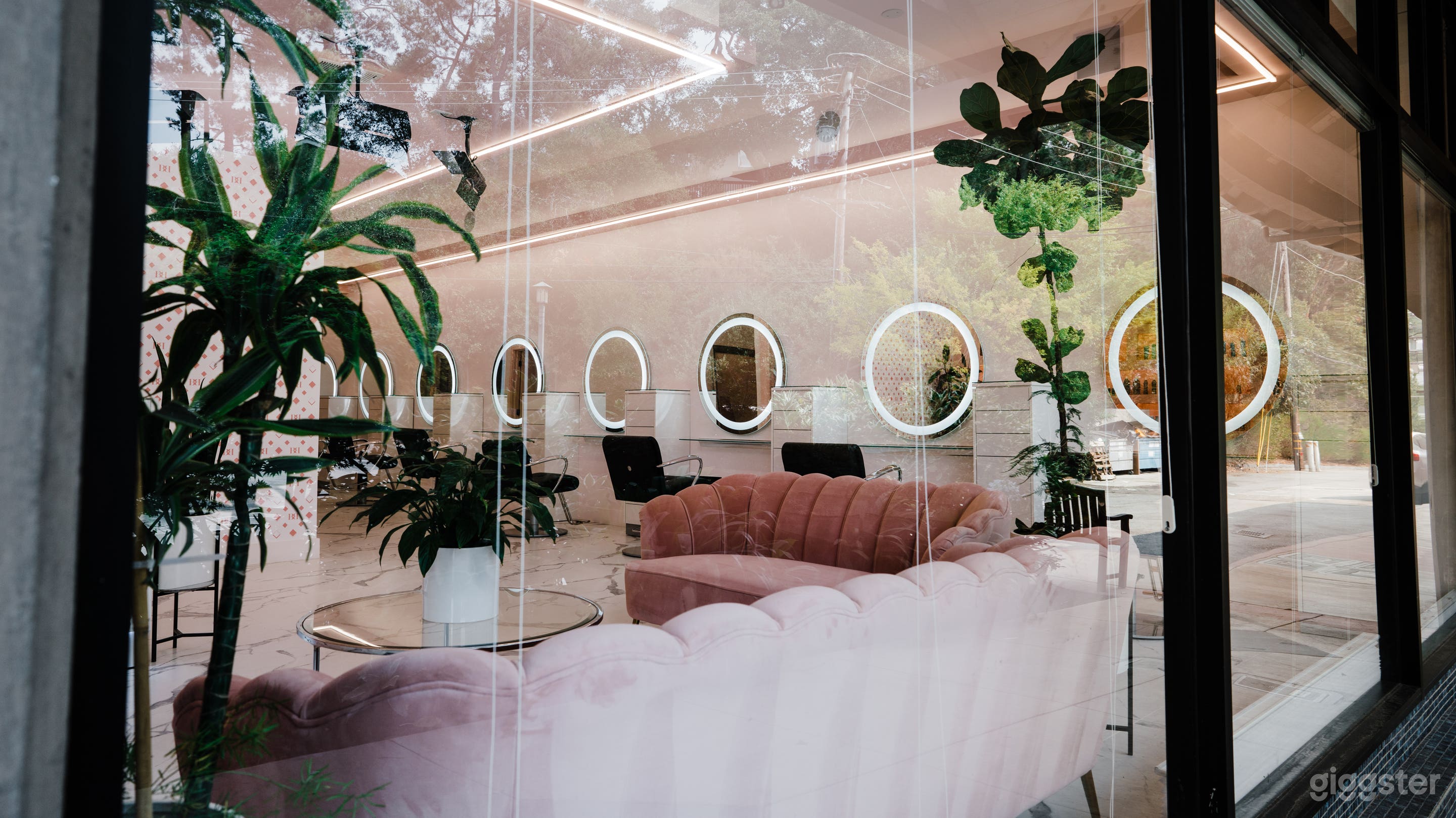 Modern Salon in San Mateo Photo 3