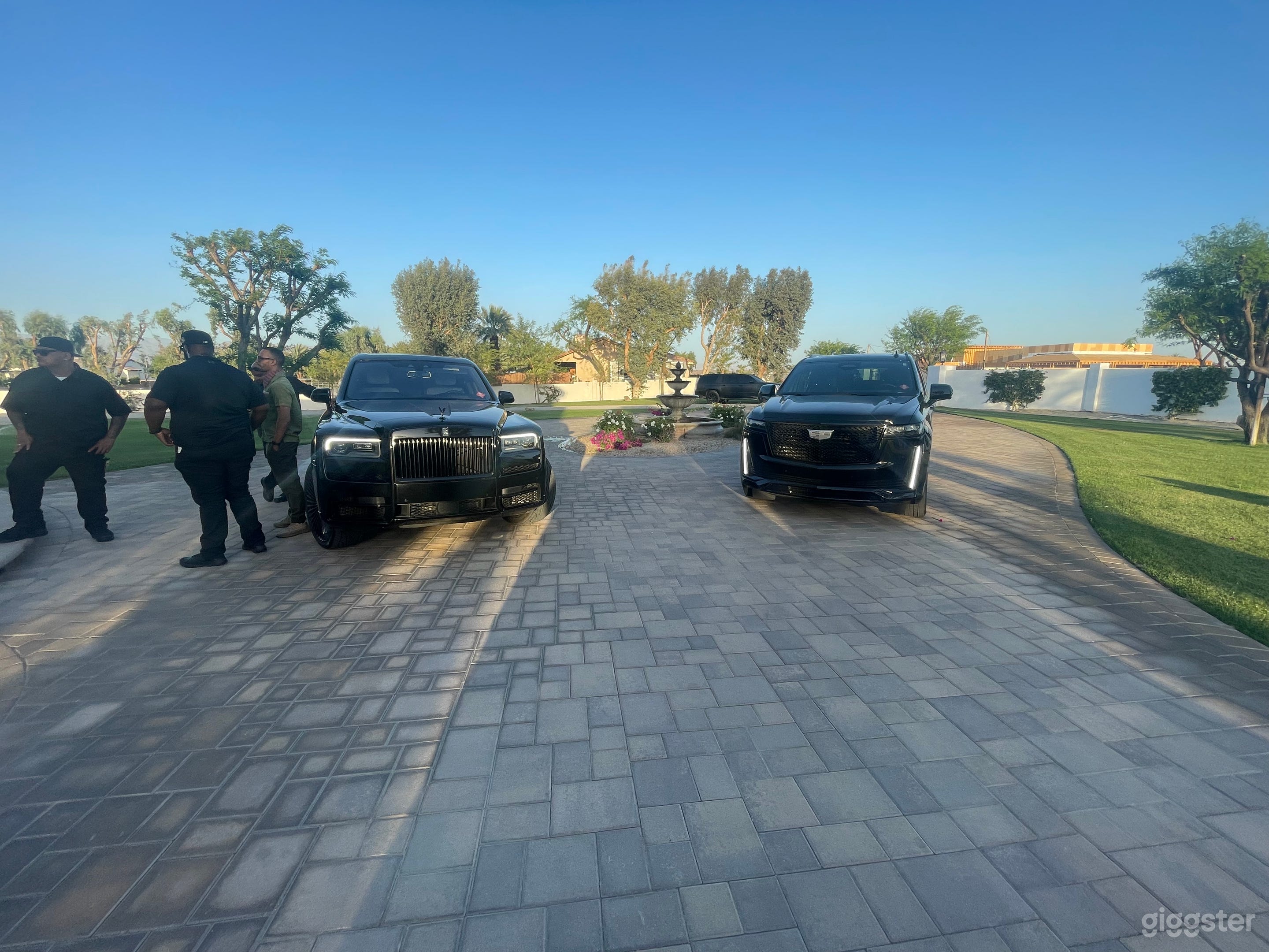 Luxury SUV, staging, transportation, delivery, etc Photo 4