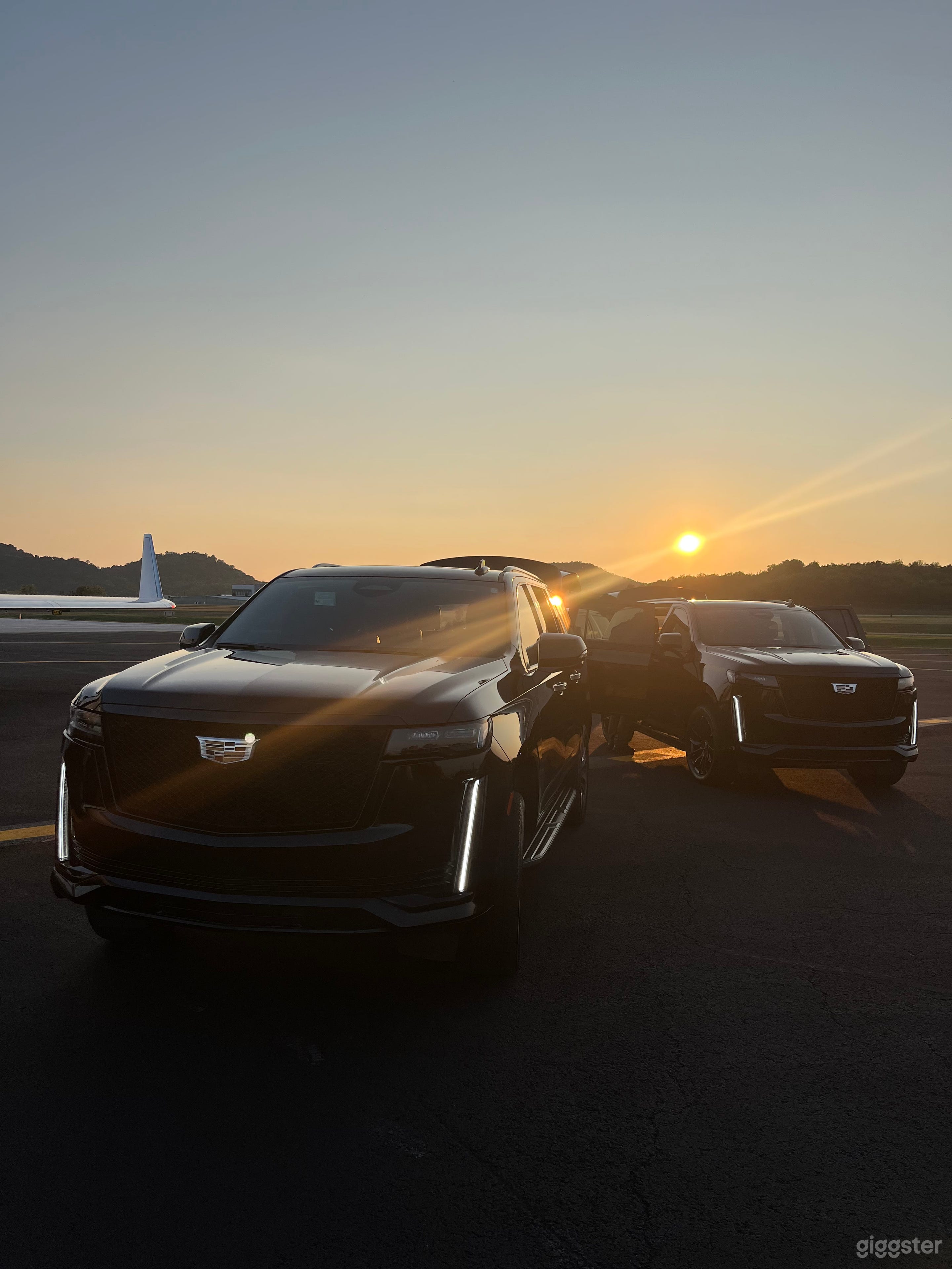 Luxury SUV, staging, transportation, delivery, etc Photo 3