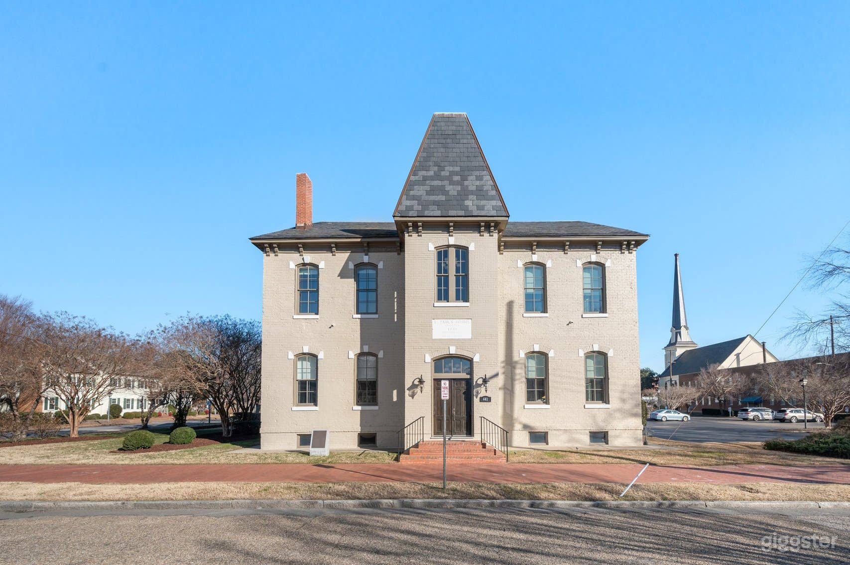 Charming "Old School" Where Every Occasion Makes History Photo 2