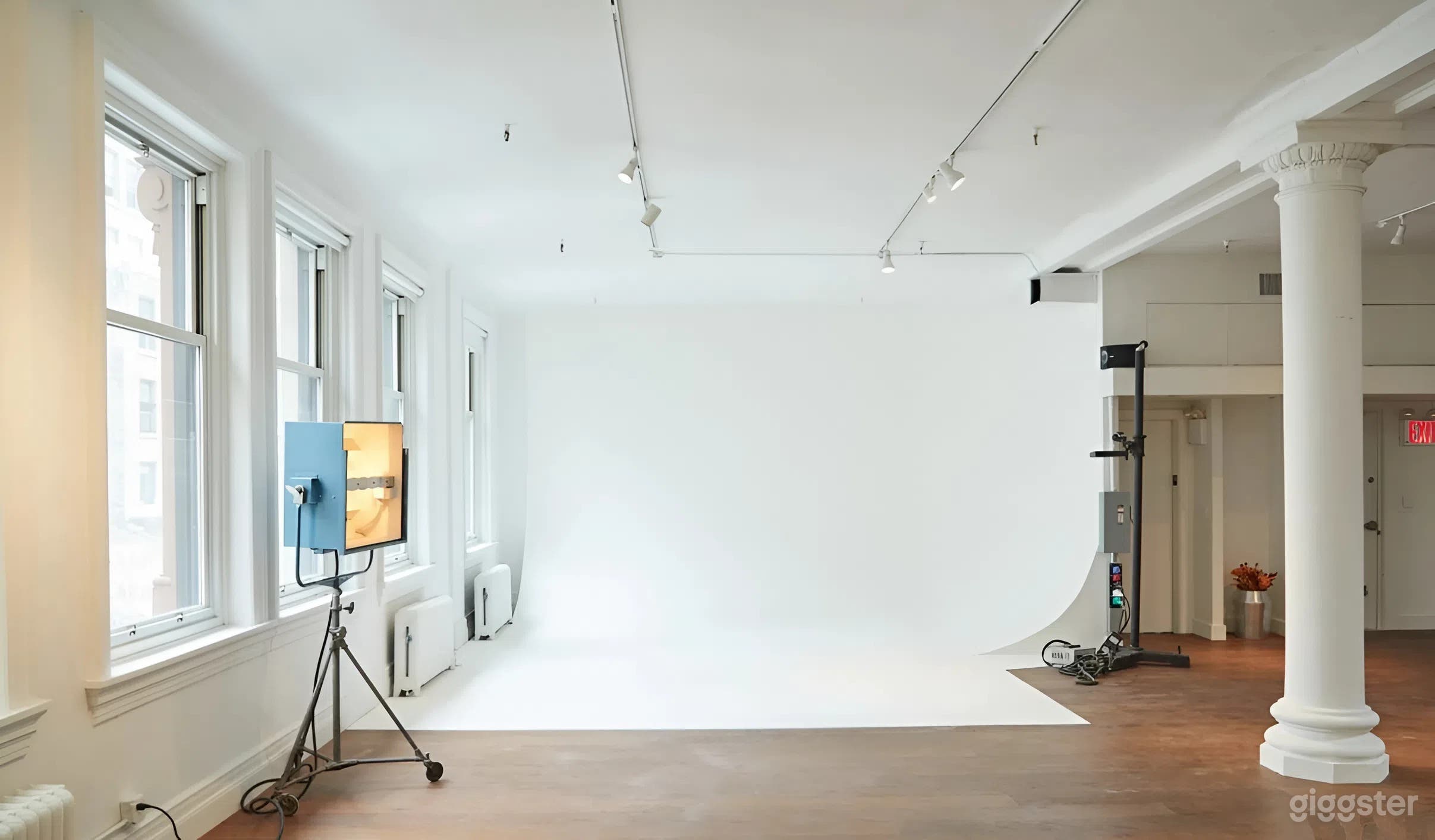 Boutique Photostudio / Loft Location in the Fashion District Photo 2