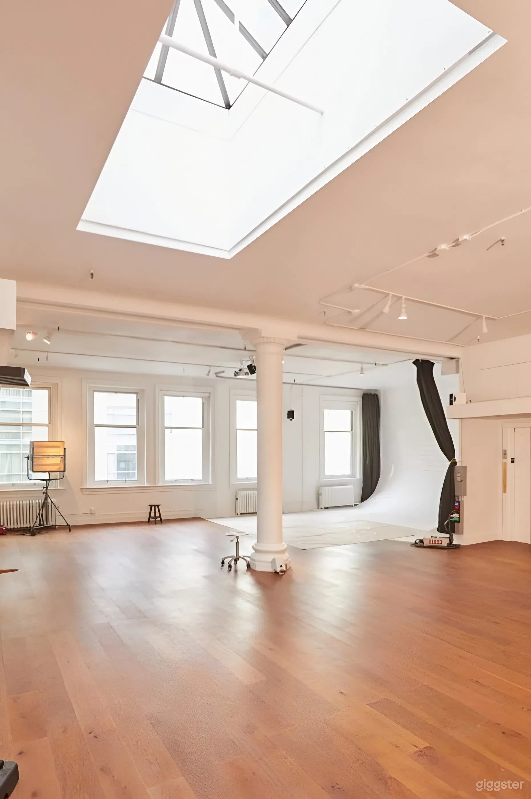 Boutique Photostudio / Loft Location in the Fashion District Photo 4
