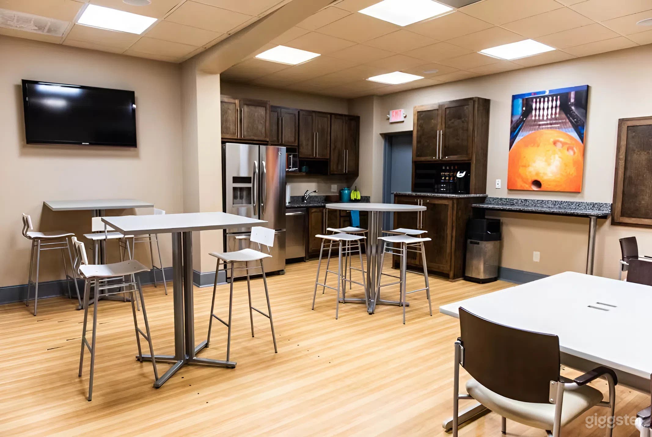 Bright & Flexible Training Room w/ Balcony and Natural Light Photo 4