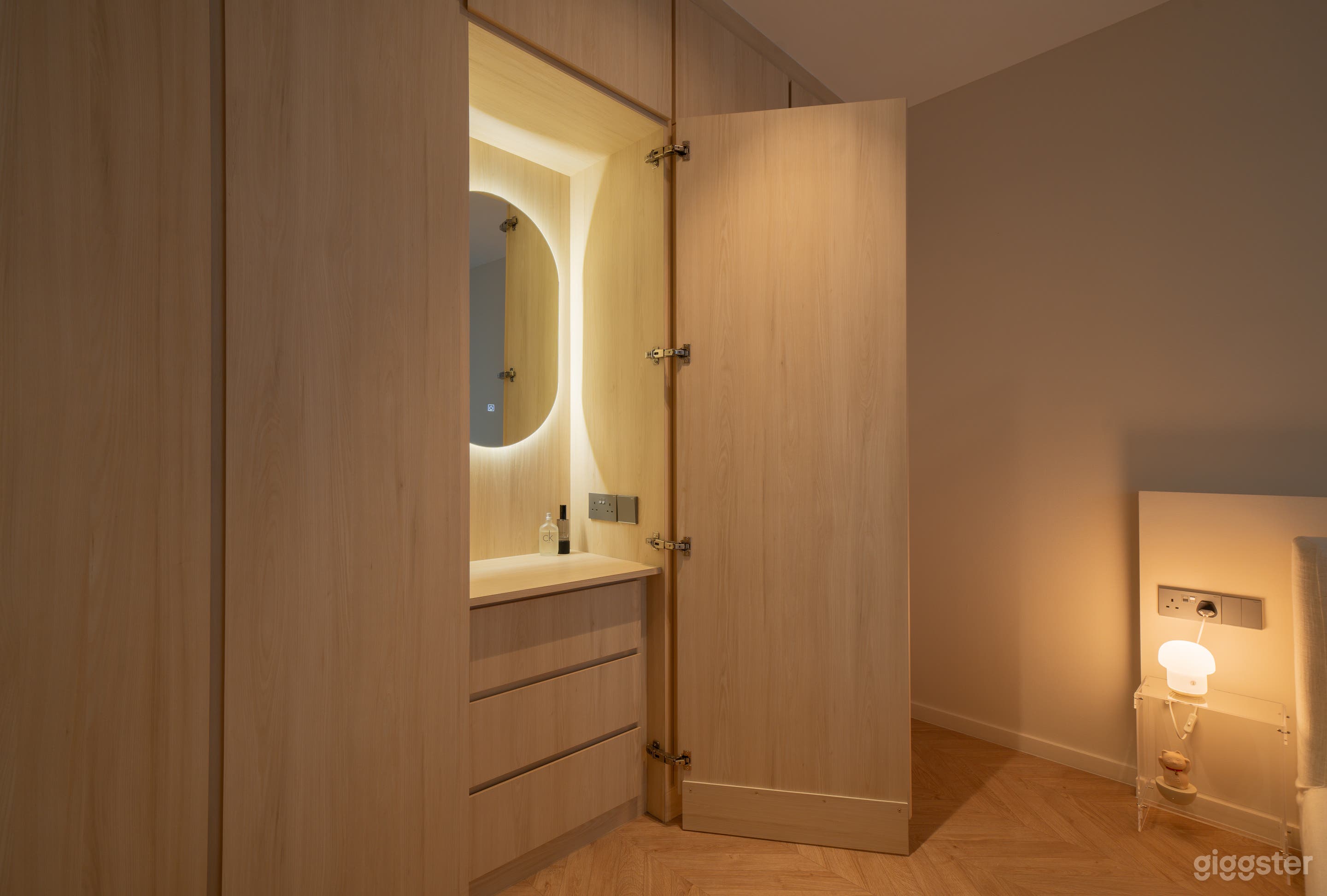 Airy & Elegant: Spacious Modern-Minimalist 5 Room HDB Photo 3