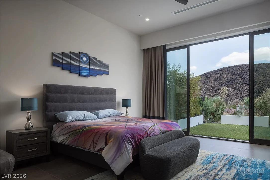 Modern Las Vegas Home w/ Mountain Views & Designer Interior Photo 3