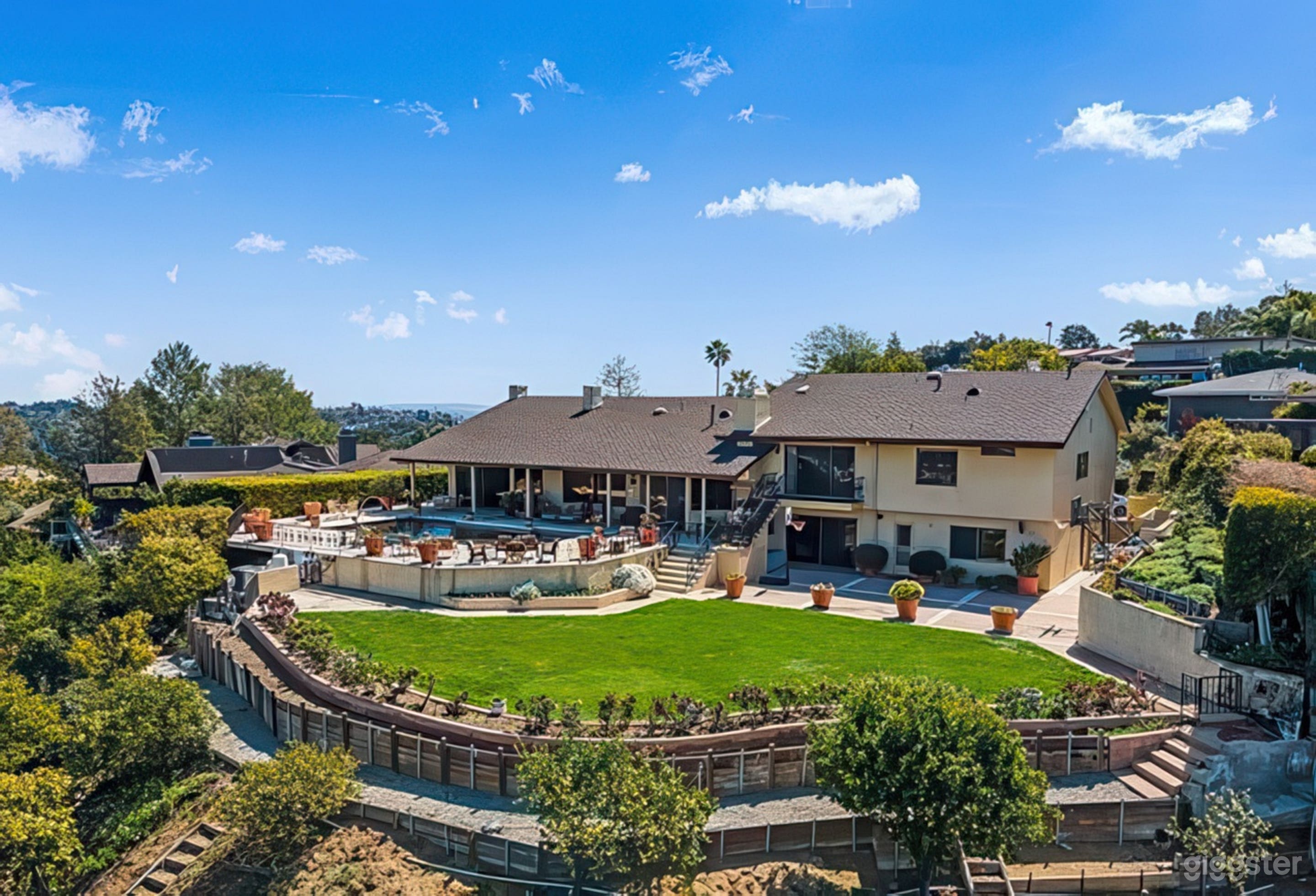 HILLTOP RANCH ESTATE WITH DECKS, VIEWS &amp; STONEWORK Photo 2
