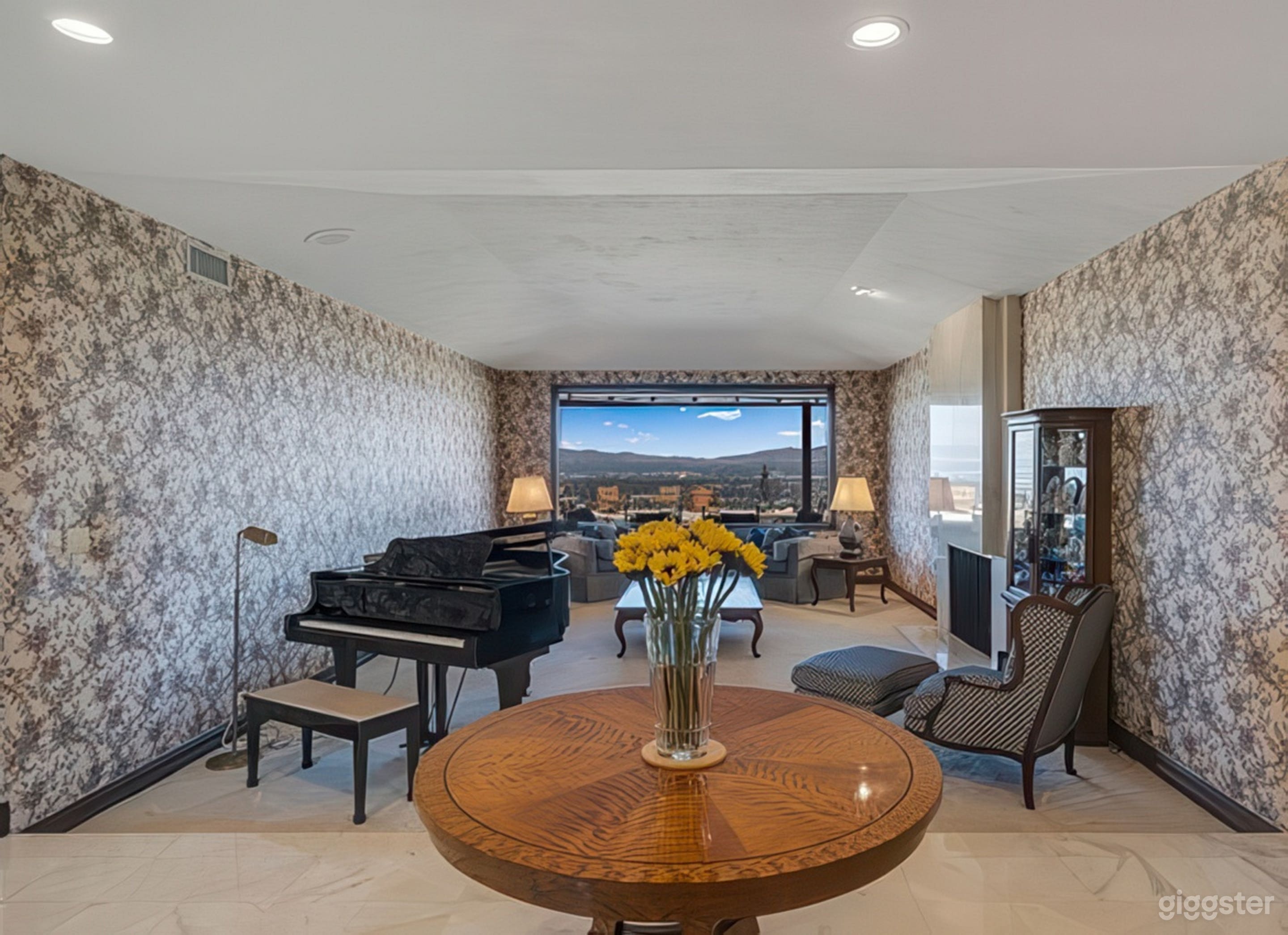 HILLTOP RANCH ESTATE WITH DECKS, VIEWS &amp; STONEWORK Photo 3