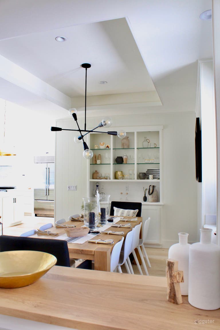  Elegant Beach House with amazing light 